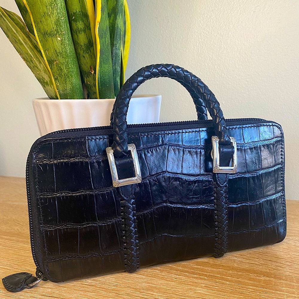 Adorable black handheld clutch w optional strap!